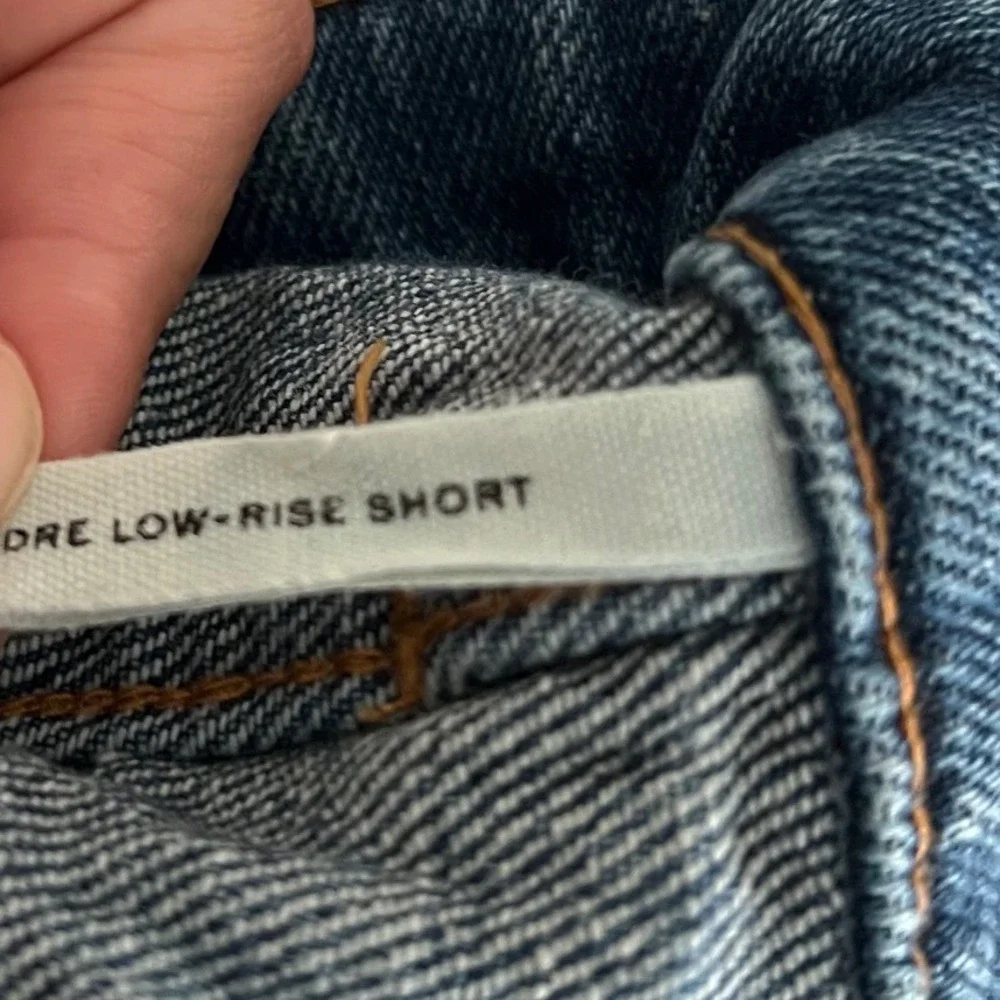 Rag & Bone Dre Low-Rise Denim Shorts Medium Wash Distressed Raw Hem Size 28